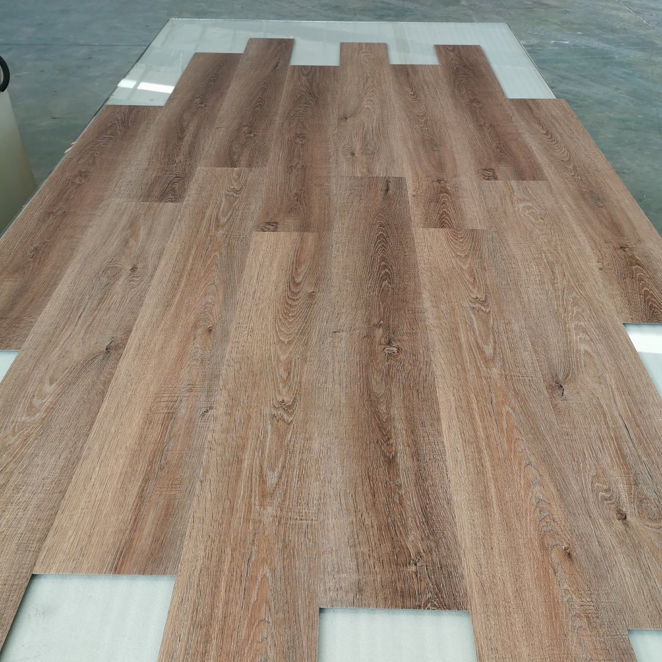 6mm Thickness with 0.7mm Ware Layer Loose Lay Vinyl Flooring