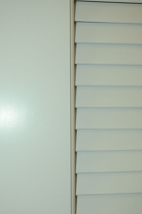 Louver door white -- detail